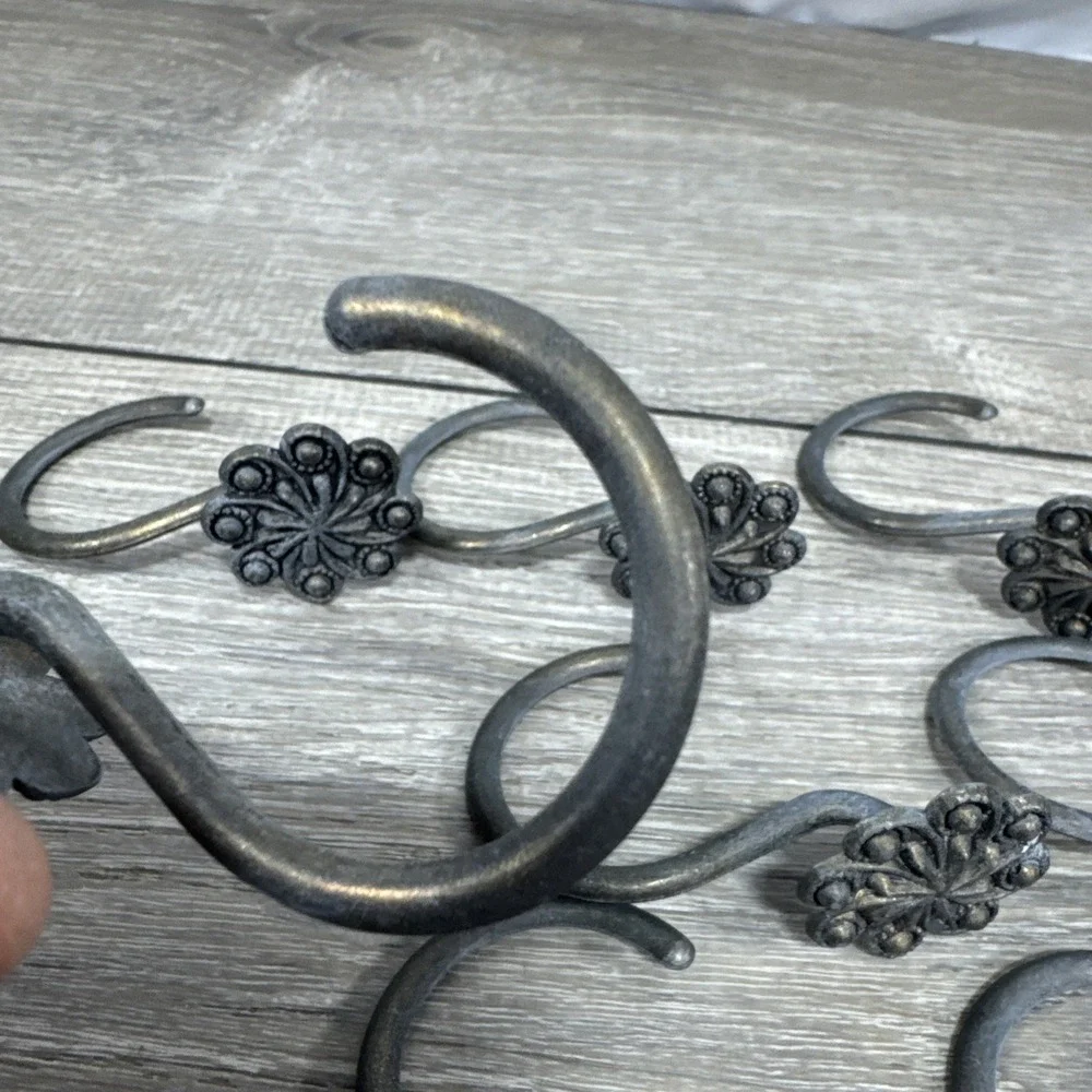 Set of 12 Vintage Style Pewter Bronze Floral Shower Curtain Hooks Rings Metal